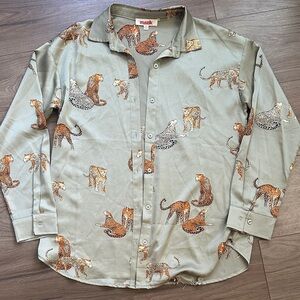 Mazik leopard shirt with sage green background. Size medium